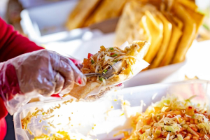 Hoje é dia de quê? É dia de Feirinha Cultural Gastronômica de São Sebastião do Oeste.