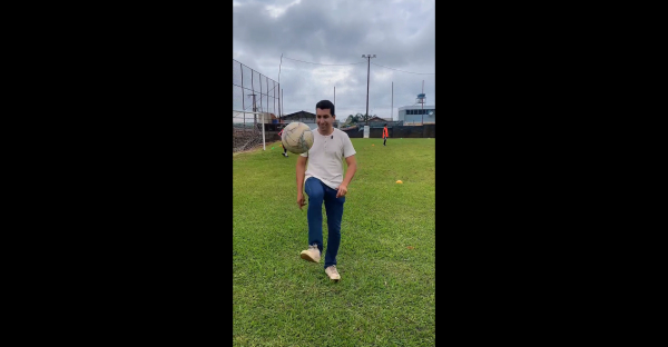 Hoje tem futebol na Praça de Esportes